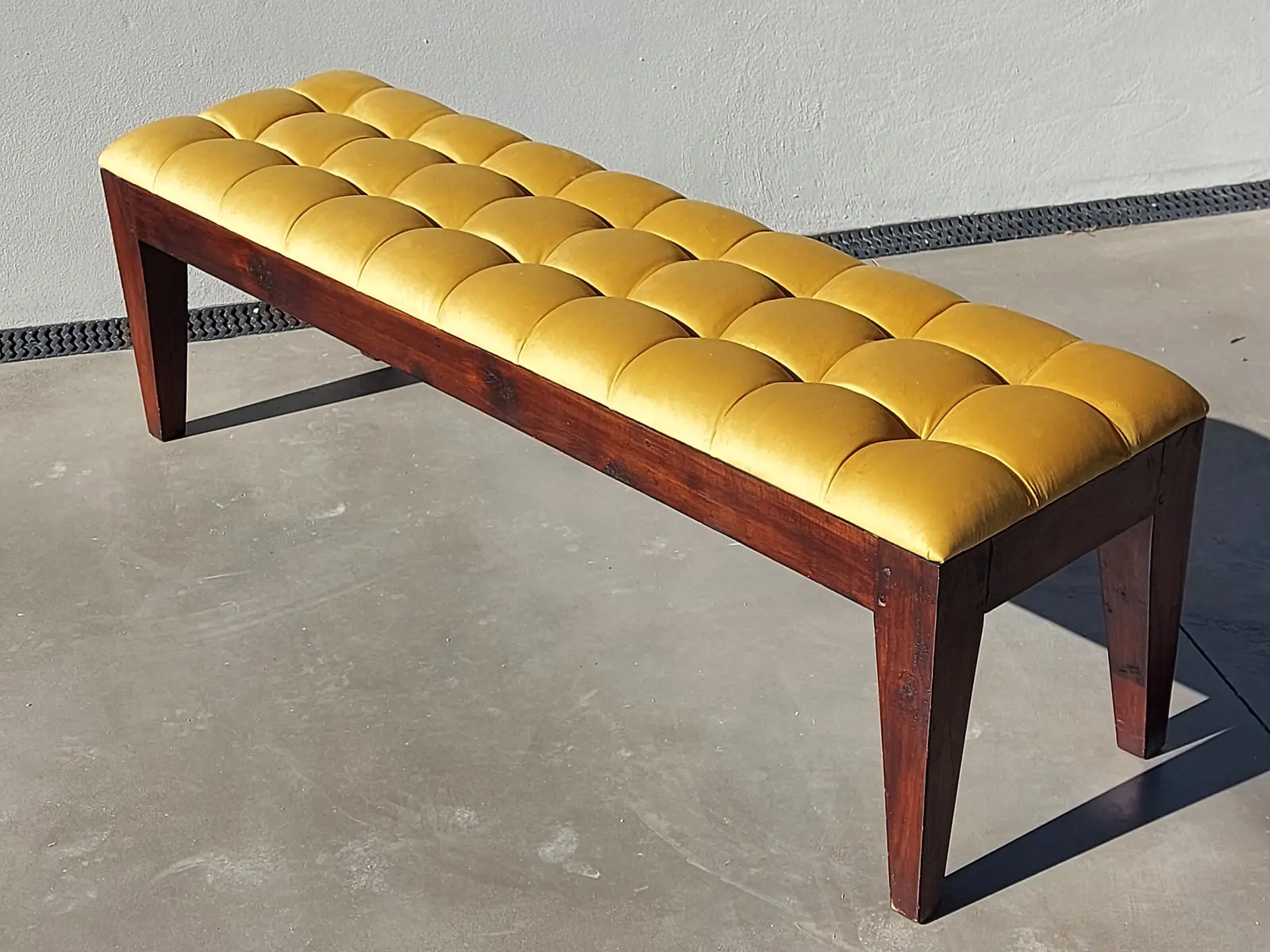 Mustard velvet buttoned bench